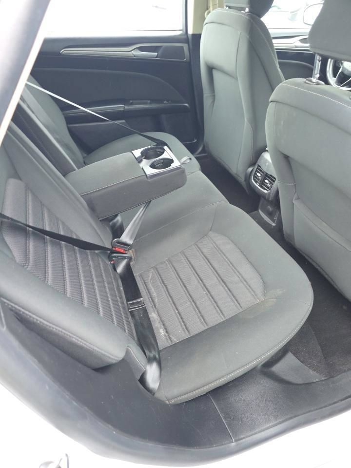 Used 2020 Ford Fusion SE FWD image 13