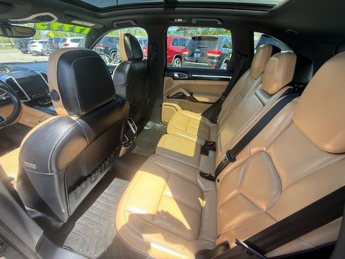Used 2017 Porsche Cayenne AWD/4WD image 13