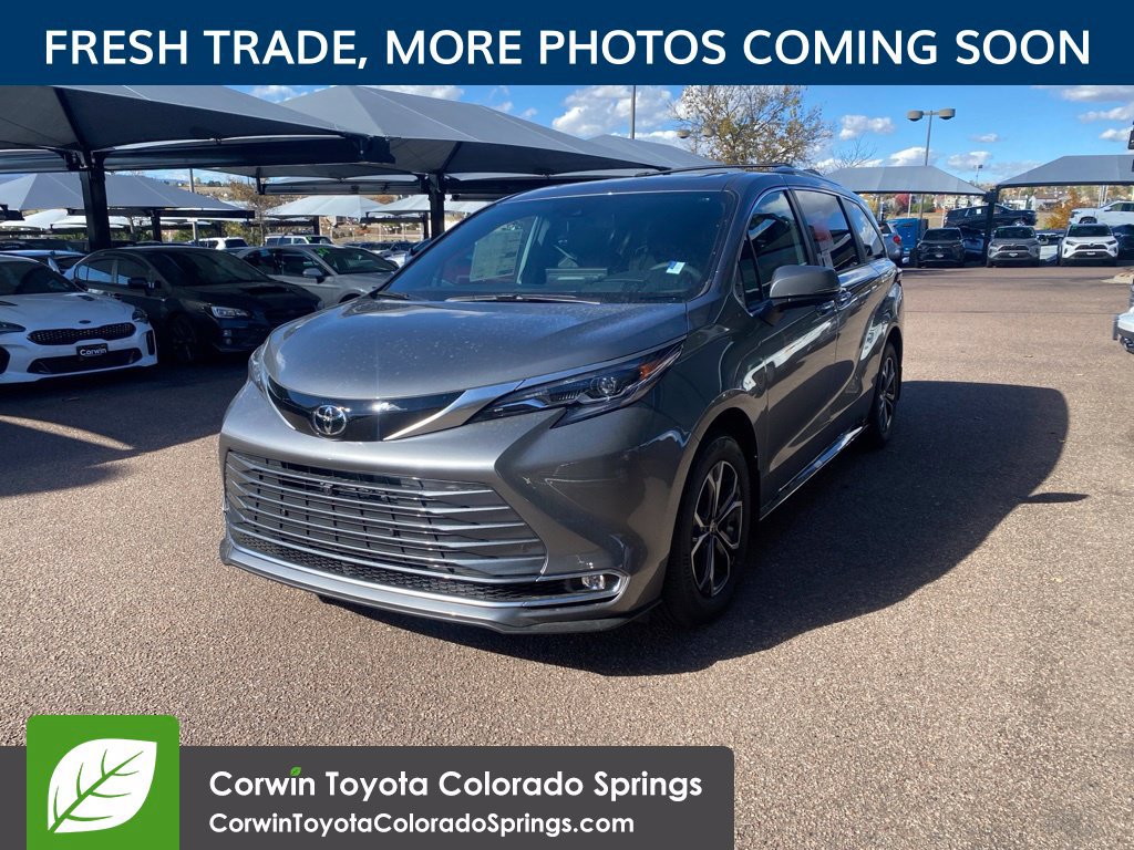 Used 2026 Toyota Sienna Platinum AWD/4WD image 3