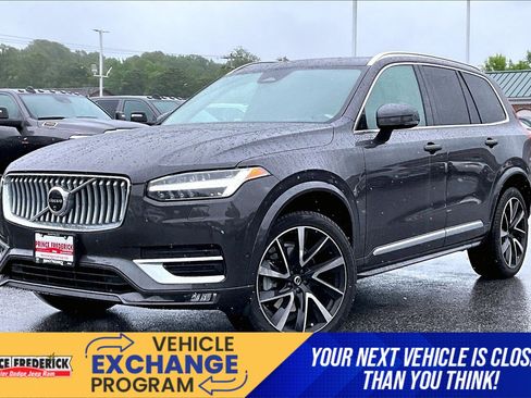 Used 2024 Volvo XC90 B5 Plus AWD/4WD image 3