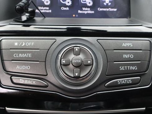 Used 2018 Nissan Pathfinder SL AWD/4WD image 22