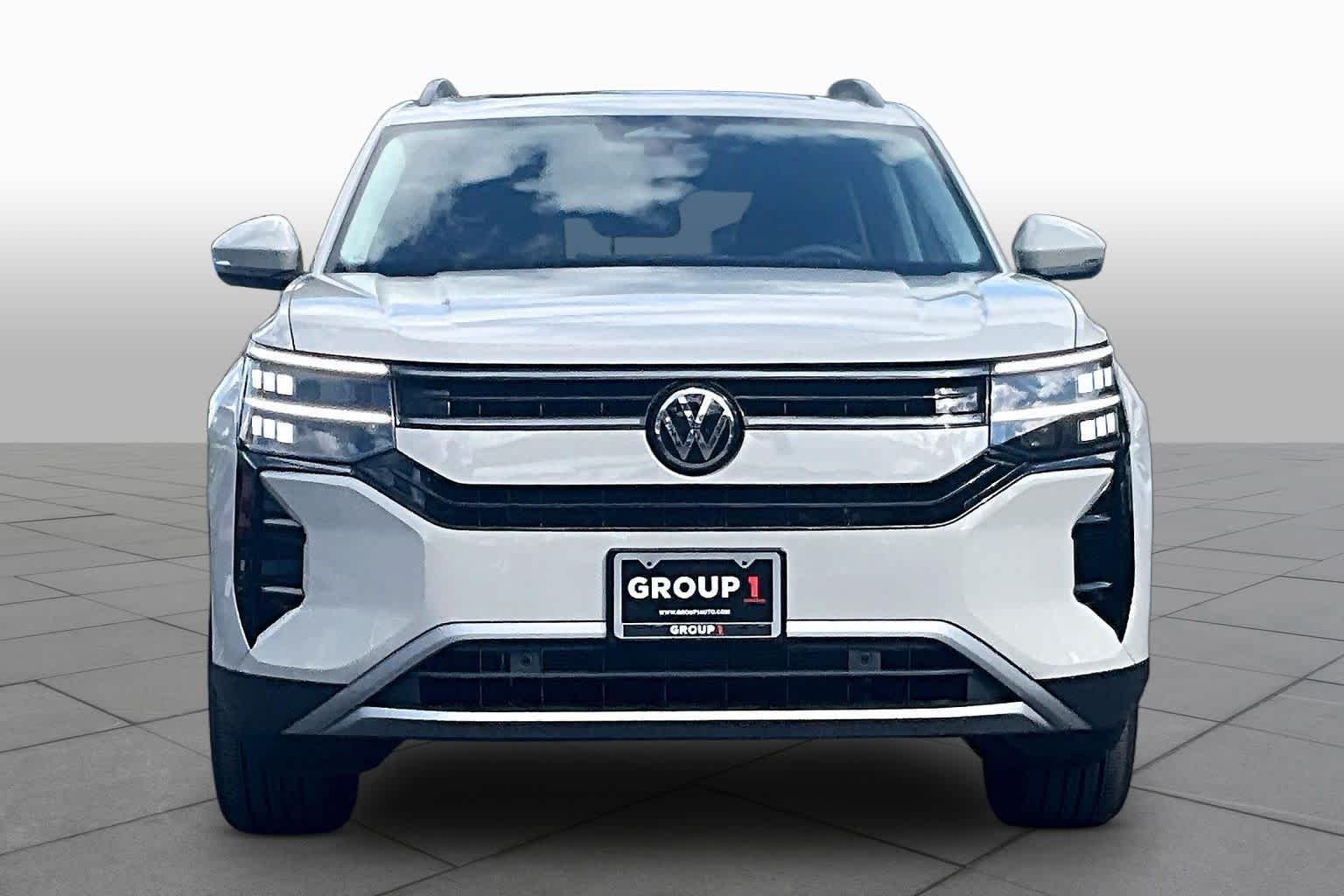 New 2027 Volkswagen Atlas SE FWD image 3