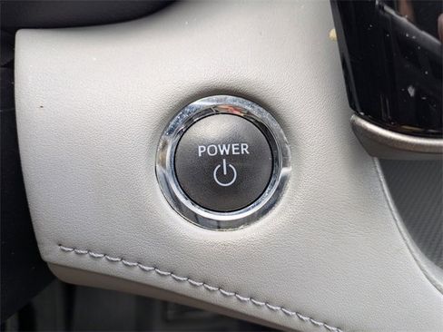 Used 2023 Toyota Highlander LE image 31