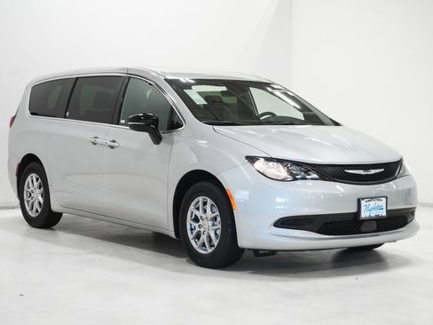 New 2026 Chrysler Voyager LX image 4