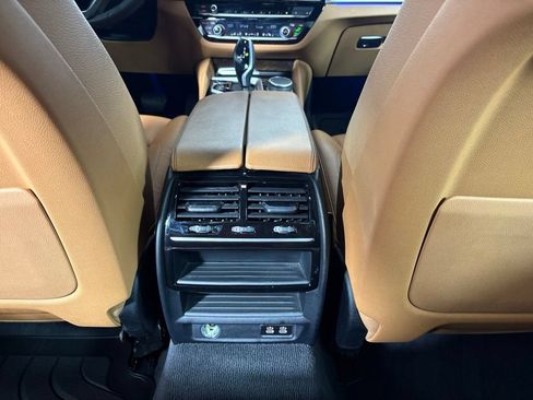 Used 2020 BMW 530i w/ Premium Package RWD image 30