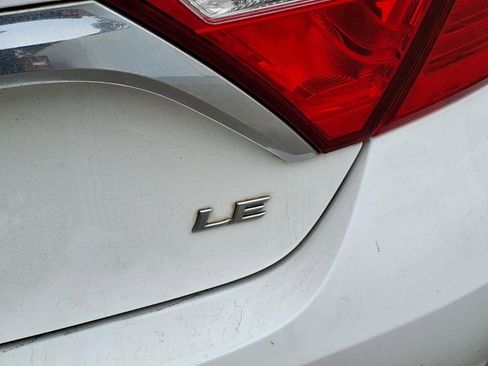 Used 2015 Toyota Camry LE image 9