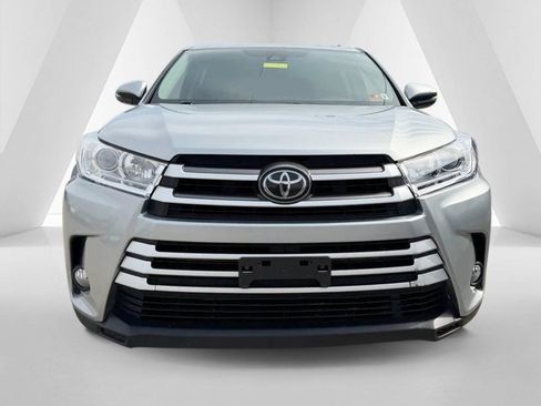 Used 2017 Toyota Highlander Plus w/ Carpet Mat Package image 2