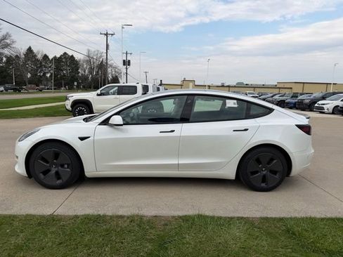Used 2021 Tesla Model 3 Standard Range Plus image 4