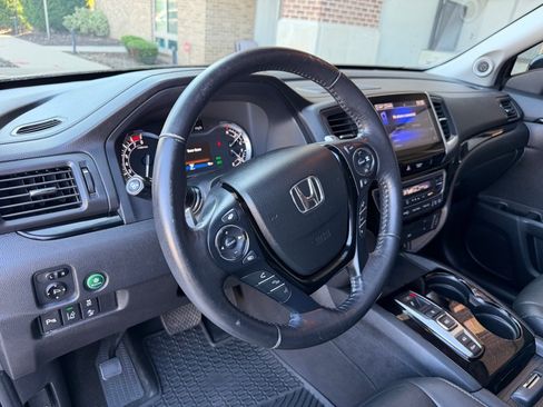 Used 2017 Honda Pilot Touring image 12