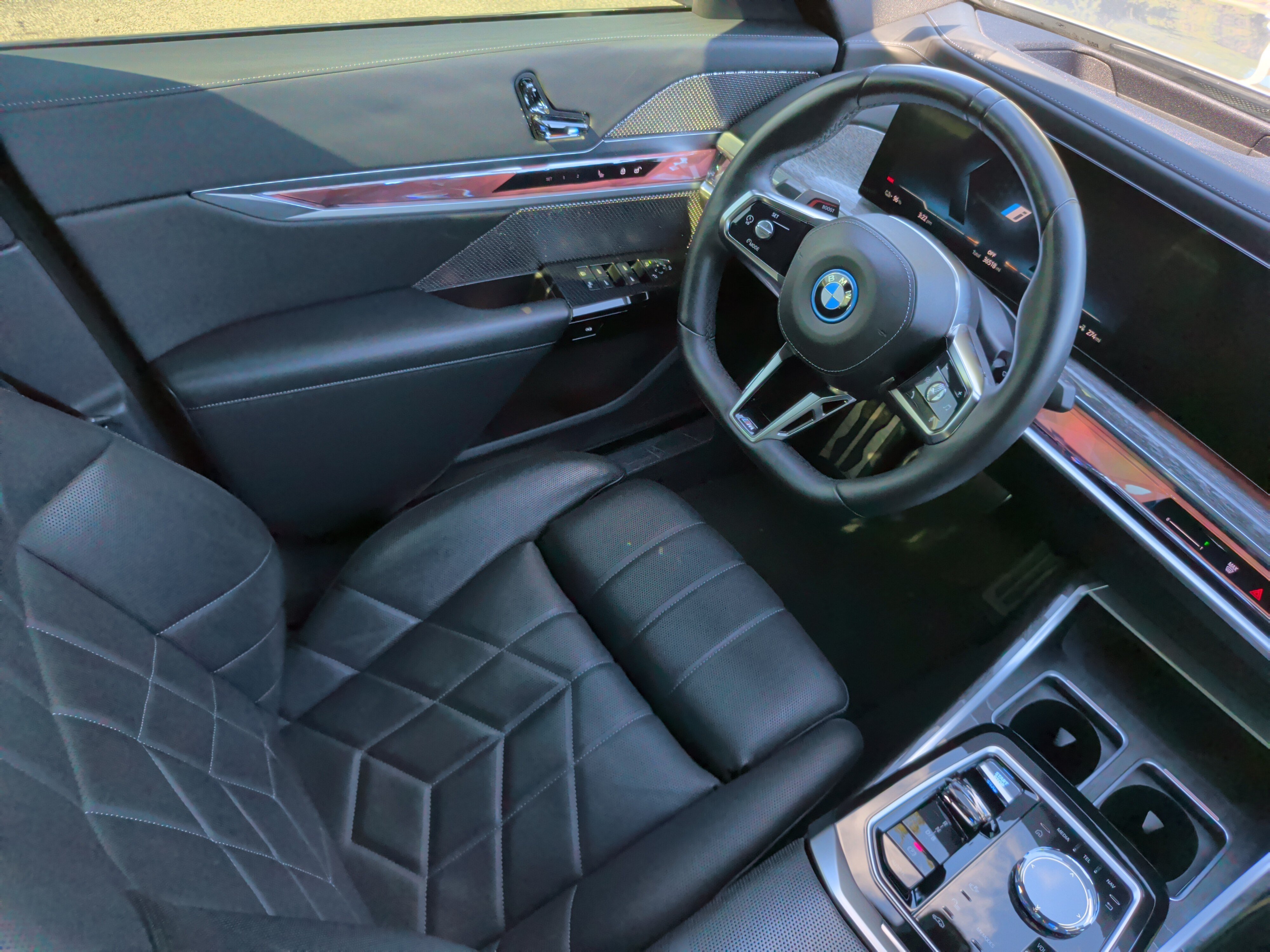 Used 2024 BMW i7 eDrive50 w/ M Sport Package RWD image 34