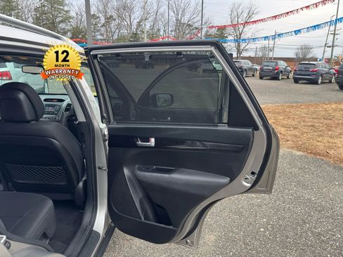 Used 2015 Kia Sorento LX image 20