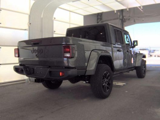 Used 2022 Jeep Gladiator Sport AWD/4WD image 3