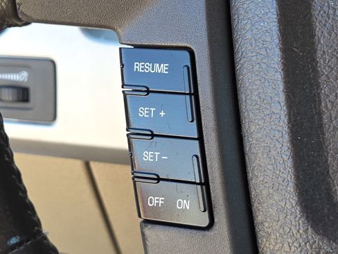 Used 2010 Ford F150 Lariat image 26