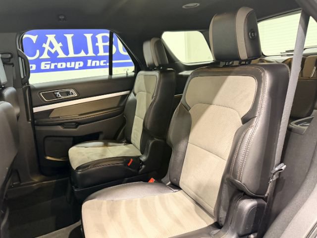 Used 2017 Ford Explorer XLT w/ Equipment Group 202A AWD/4WD image 24