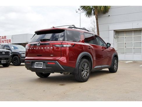 Used 2022 Nissan Pathfinder SV image 4