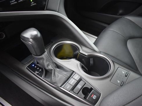 Used 2022 Toyota Camry XSE image 25