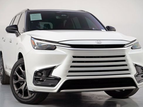 Used 2024 Lexus TX 500h AWD image 4