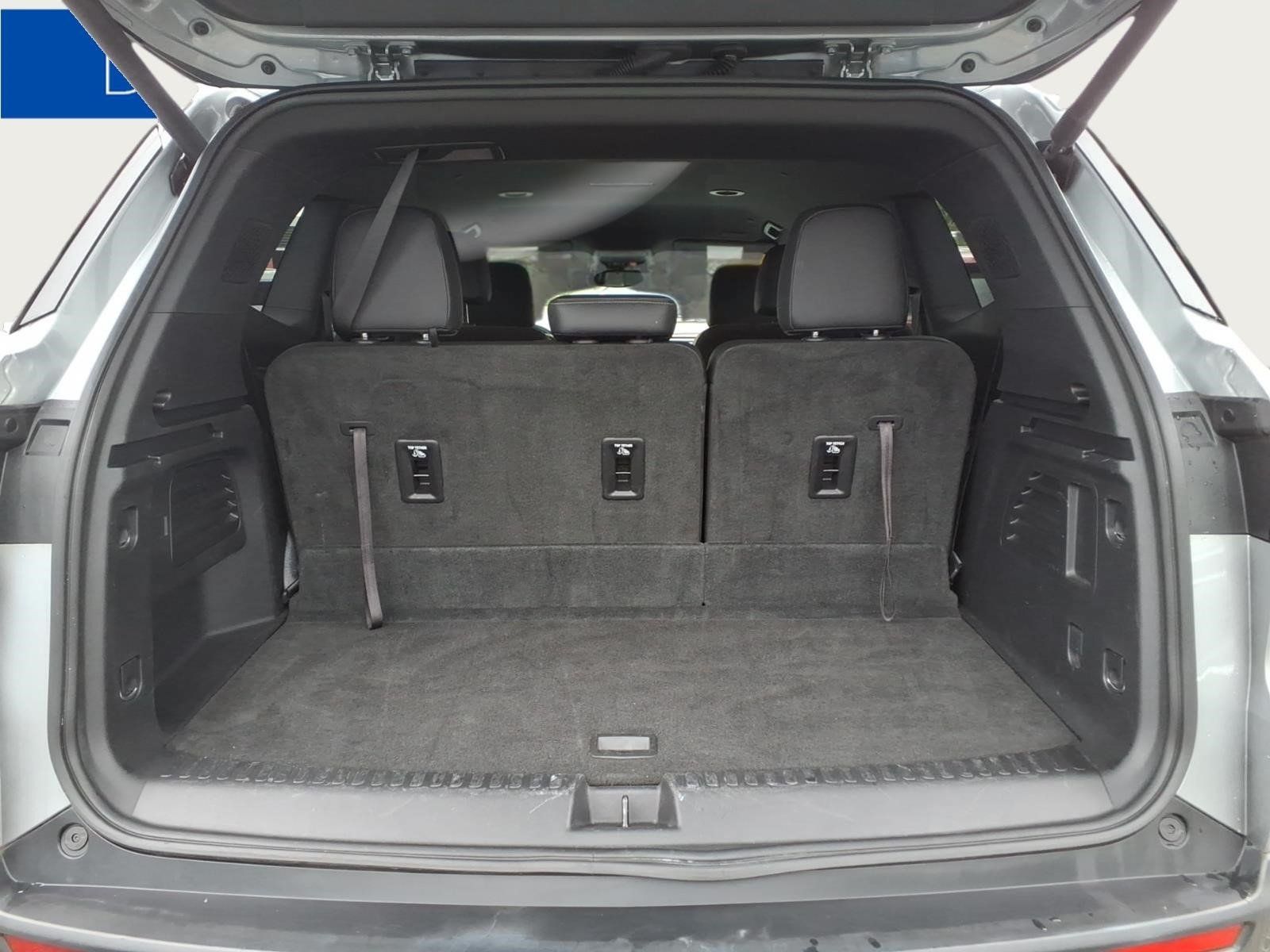 Used 2025 Buick Enclave Preferred AWD/4WD image 16