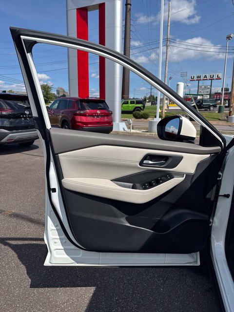 Certified 2023 Nissan Rogue SV w/ SV Premium B Package AWD/4WD image 11