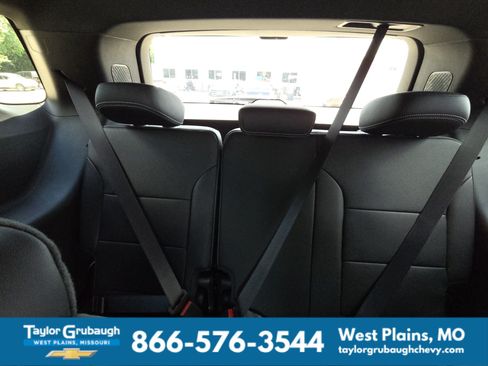 New 2026 Chevrolet Traverse LT w/ Sun and Wheel Package FWD image 32