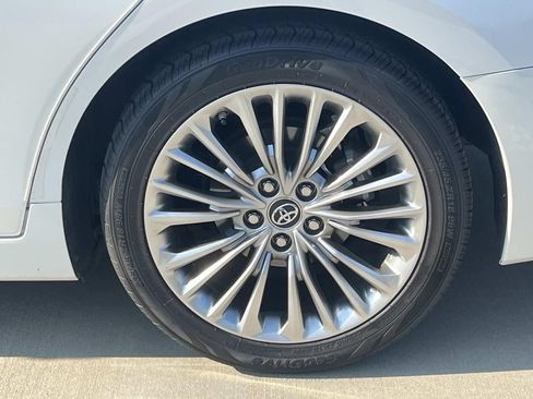 Used 2019 Toyota Avalon Limited w/ Advanced Safety Package FWD image 11