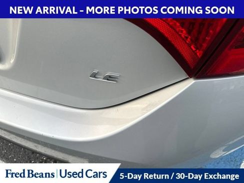 Used 2019 Toyota Corolla LE w/ Carpet Mat Package (TMS) FWD image 12