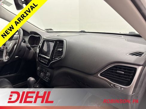 Used 2019 Jeep Cherokee Limited image 15