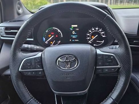 Used 2022 Toyota Sienna XLE Woodland Edition AWD/4WD image 3