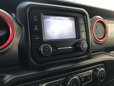 Used 2019 Jeep Wrangler Unlimited Sport S image 12