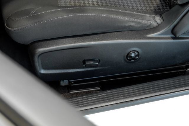 Used 2017 Dodge Challenger R/T RWD image 35
