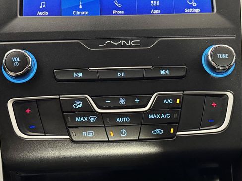 Used 2019 Ford Fusion SE FWD image 21