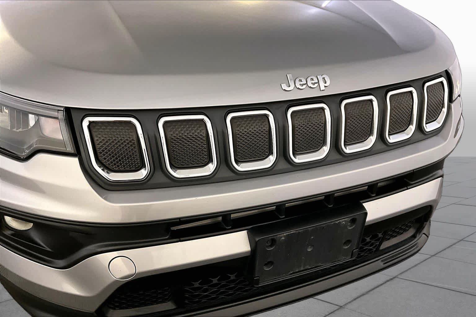 Used 2022 Jeep Compass Latitude w/ Sun and Sound Group AWD/4WD image 62