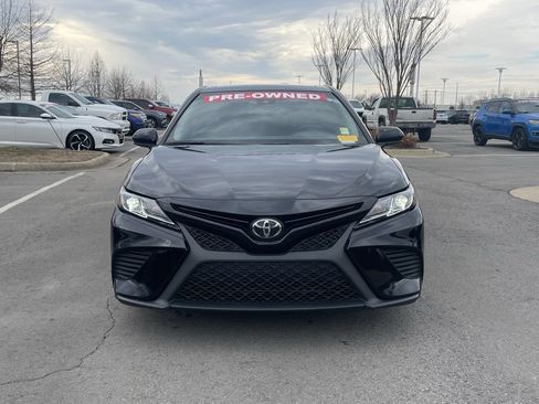 Used 2019 Toyota Camry SE image 2