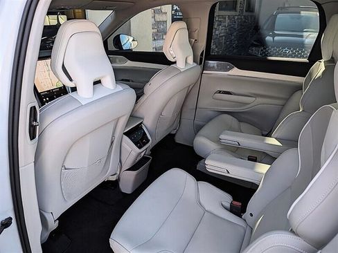 Used 2025 Volvo EX90 Ultra AWD/4WD image 24