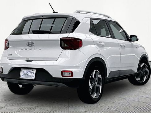 Used 2024 Hyundai Venue Limited FWD image 2