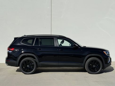 New 2026 Volkswagen Atlas SE image 3