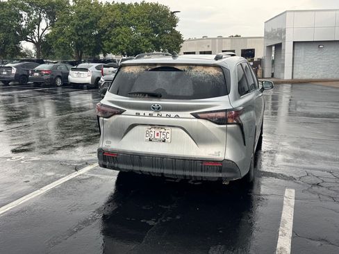 Used 2023 Toyota Sienna LE AWD/4WD image 6