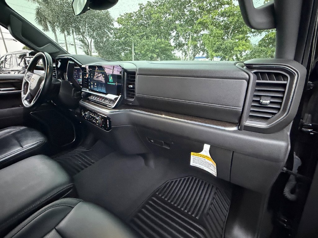 Used 2024 Chevrolet Silverado 1500 LT AWD/4WD image 16
