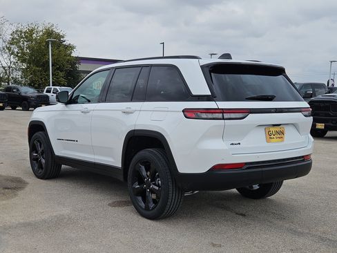 New 2025 Jeep Grand Cherokee Altitude image 5