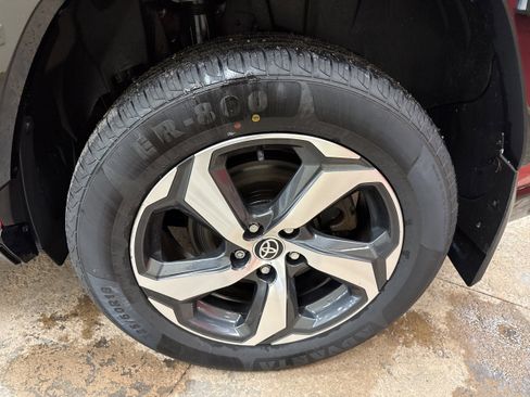 Used 2024 Toyota RAV4 SE w/ Weather & Moonroof Package image 7