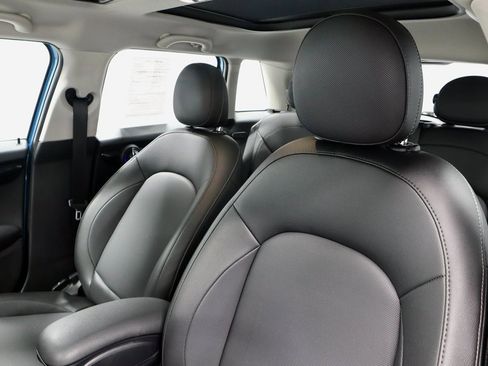 Used 2019 MINI Cooper 4-Door Hardtop w/ Signature Upholstery Package image 28