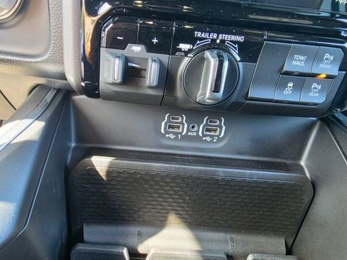 Used 2023 RAM 1500 Laramie AWD/4WD image 23