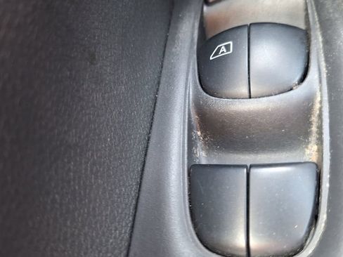 Used 2018 Nissan Rogue SV image 18