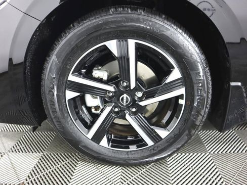 Used 2025 Nissan Sentra SV FWD image 10