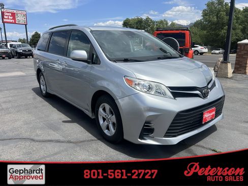Used 2019 Toyota Sienna LE FWD image 1