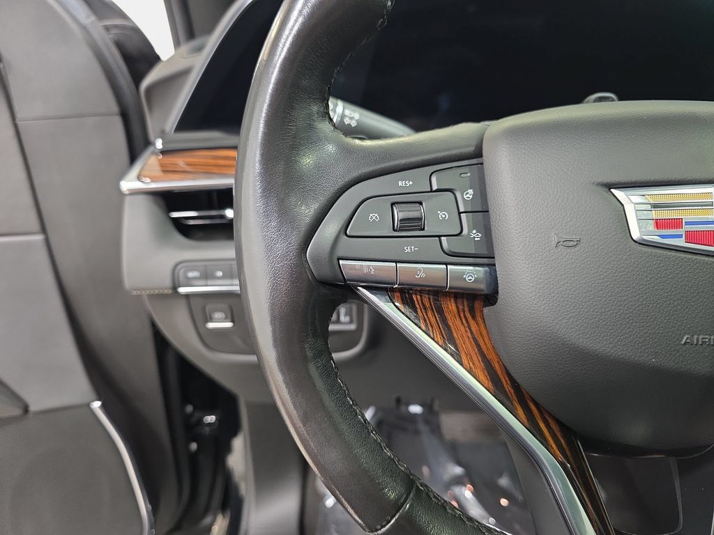 Used 2022 Cadillac Escalade Premium Luxury w/ Performance Package AWD/4WD image 17