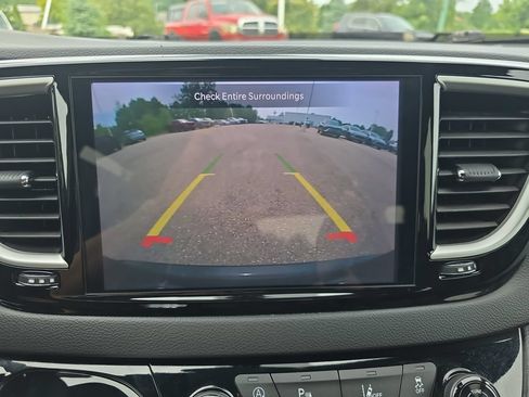 Used 2025 Chrysler Pacifica Select FWD image 26