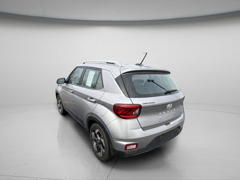 Used 2023 Hyundai Venue SEL image 26