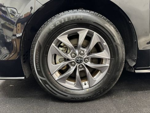 Used 2024 Toyota Sienna LE AWD/4WD image 13