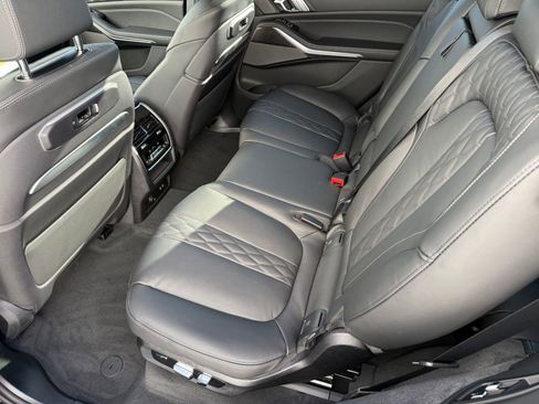 New 2026 BMW X7 M60i image 22
